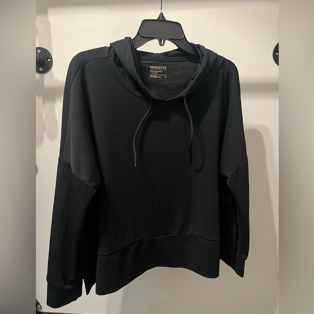 Mondetta Performance Luxury Black Top